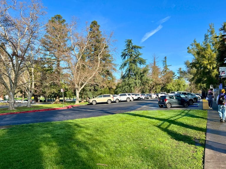 A Guide to Land Park in Sacramento for Kids: Park on 15th Ave when going to the Sacramento Zoo or Fairytale Town