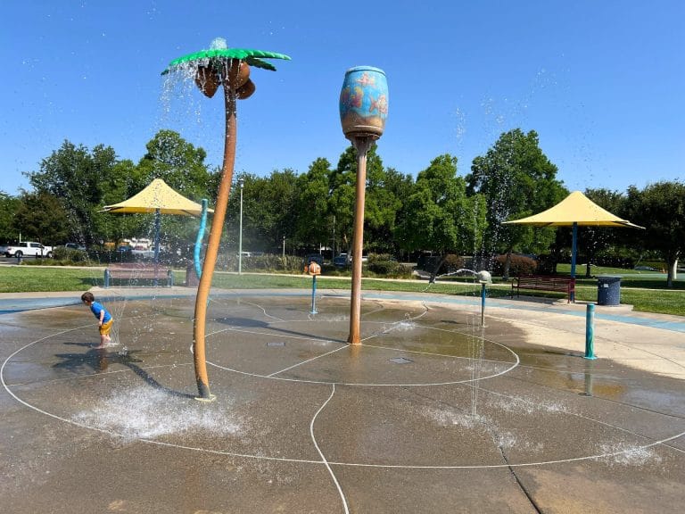 12 Splash Pads in Elk Grove for Kids: Morse Park
