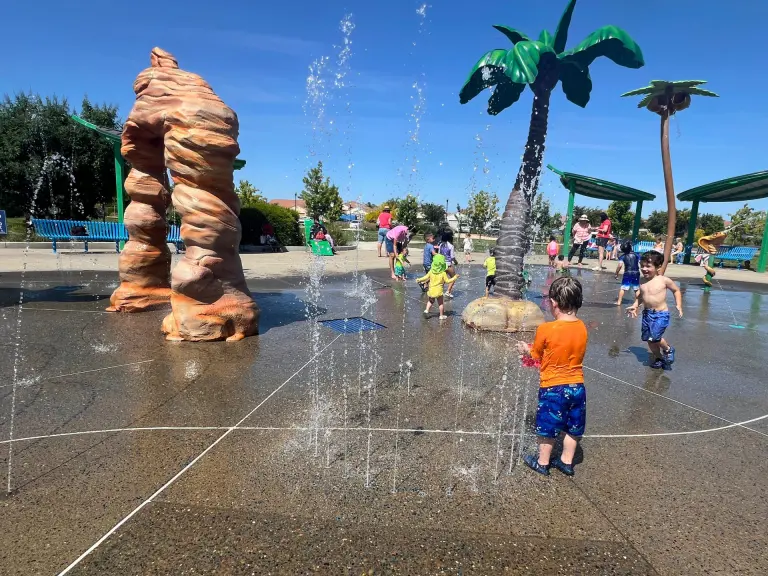 Best Splash Pads in Sacramento: Oasis Park in Elk Grove