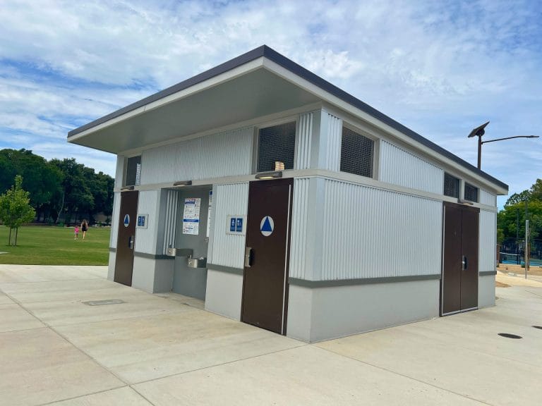 Westacre Park in West Sacramento: Restrooms