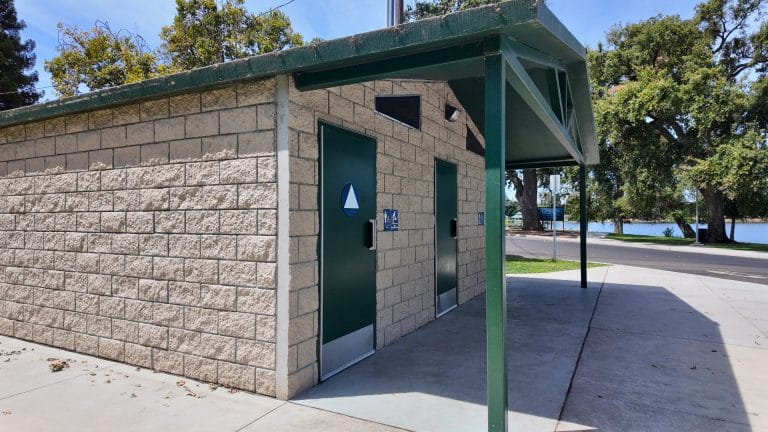 Lodi Lake Restrooms
